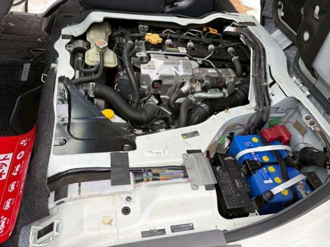キャラバンNV350 2.5 プレミアムGX ロングボディ ディーゼルターボ 4WD　ベッドキット　カーテン　フロントスポイラー　グリルカバー　ルーフスポイラー　リアヒーター　社外ナビ　左側電動スライドドア　社外アルミホイール　ETC　バックカメラ　パワステ　パワーウィンドウ　キーレス 2500