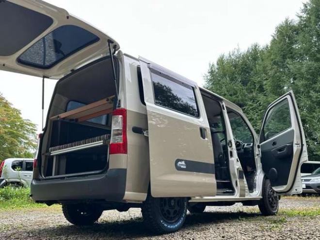 タウンエースバン1.5 GL 4WD　アルトピアーノ　ベージュツートン全塗装済　ベッドキット　セカンドバッテリー　ETC　フルセグTVナビ　バックカメラ　アイドリングストップ　ABS　レーンキープアシスト　盗難防止装置　パワステ　パワーウィンドウ 1500