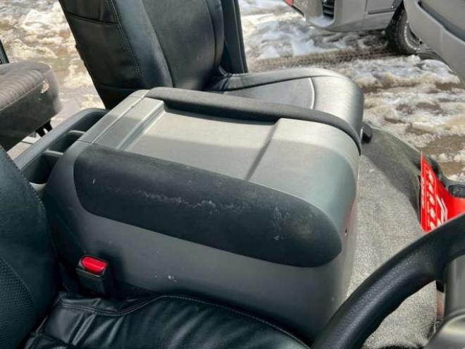 キャラバンNV350 2.5 プレミアムGX ロングボディ ディーゼルターボ 4WD　ABS　衝突軽減ブレーキ　横滑防止装置　盗難防止装置　エアコン　パワステ　パワーウィンドウ　キーレス　片側スライドドア　フォグランプ　ETC　エアバッグ　オリジナル全塗装アンビルグレー　フロントグリル 2500