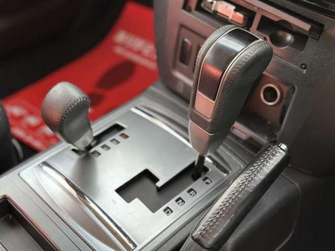 パジェロ3.2 ロング エクシード ディーゼルターボ 4WD　クルーズコントロール　パワステ　パワーウィンドウ　ABS　純正ナビ　バックカメラ　横滑り防止装置　盗難防止装置　純正アルミホイール 3200