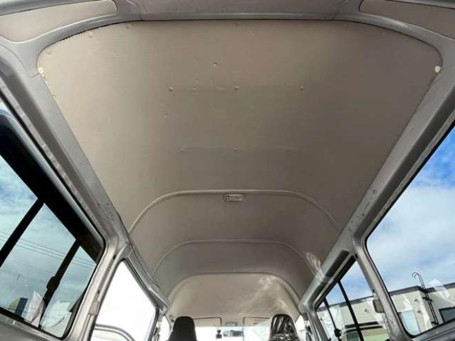 ハイエースバン3.0 DX ロング ハイルーフ ディーゼルターボ 4WD　エアコン　キーレスエントリー　パワステ　パワーウィンドウ　ABS　盗難防止装置　片側スライドドア 3000