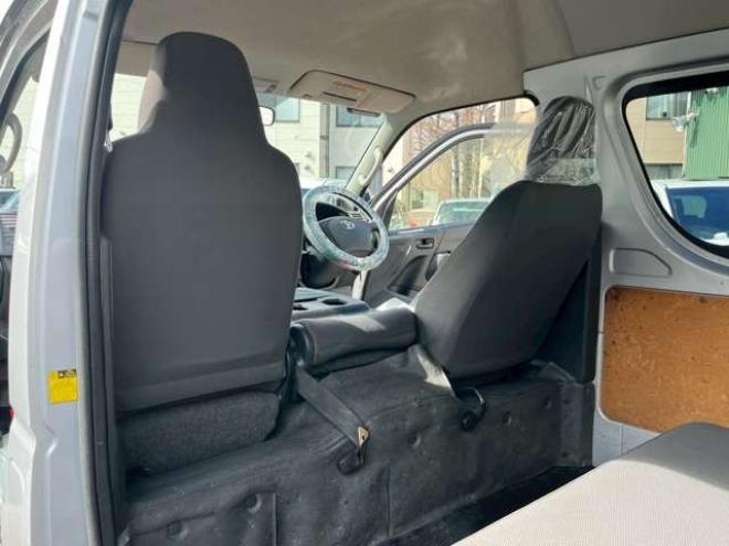 ハイエースバン3.0 DX ロング ハイルーフ ディーゼルターボ 4WD　エアコン　キーレスエントリー　パワステ　パワーウィンドウ　ABS　盗難防止装置　片側スライドドア 3000