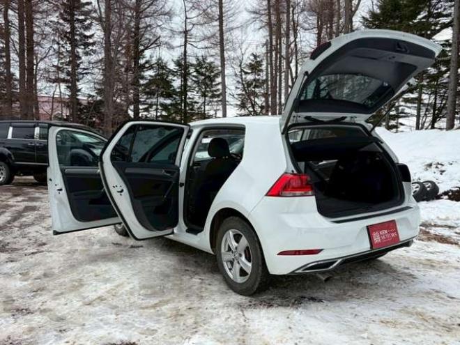 ゴルフTSI コンフォートライン　地デジナビ　バックカメラ　純正アルミホイール　パワステ　パワーウィンドウ　ABS　キーレスエントリー　ETC　クルーズコントロール　横滑り防止装置　エアコン　盗難防止装置　CD　アイドリングストップ 正規輸入車 2WD 1200