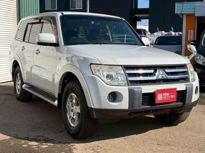 パジェロ3.0 ロング リミテッド エディション 4WD　ワンオーナー　社外ナビ　バックカメラ　純正アルミホイール　エアコン　エンジンスターター　ETC　記録簿　キーレスエントリー　パワステ　パワーウィンドウ　3列シート　エアコン　寒冷地仕様　盗難防止装置 3000