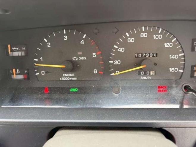 ハイラックスサーフ3.0 SSR-G ワイドボデー ディーゼルターボ 4WD　レカロシート　社外ハンドル　社外ナビ　地デジ　ETC　2バッテリー　バンパーガード　パワステ　パワーウィンドウ　純正アルミホイール　クルーズコントロール　寒冷地仕様 3000