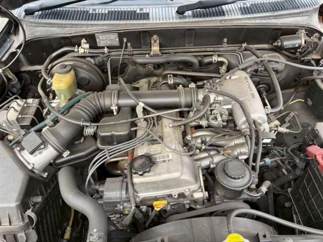 ハイラックスサーフ2.7 SSR-X Vセレクション 4WD　社外ナビ　バックカメラ　社外アルミホイール　エアコン　リフトアップ　パワステ　パワーウィンドウ　キーレスエントリー　ETC　ABS　ルーフレール 2700