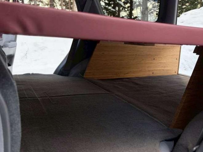 ハイラックスサーフ2.7 SSR-X 4WD　リフトアップ　全塗装済レッド　社外ナビ　ETC　パワステ　パワーウィンドウ　ABS　キーレスエントリー　ルーフレール　サンルーフ 2700