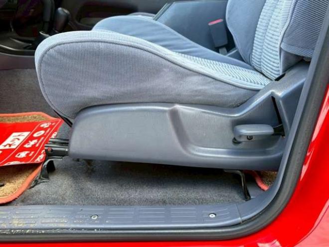 ハイラックスサーフ2.7 SSR-X 4WD　リフトアップ　全塗装済レッド　社外ナビ　ETC　パワステ　パワーウィンドウ　ABS　キーレスエントリー　ルーフレール　サンルーフ 2700