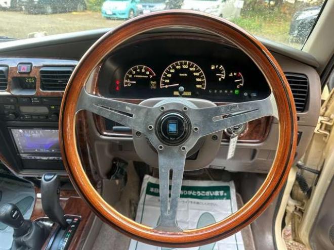 ハイラックスサーフ2.7 SSR-X プレミアムセレクション 4WD　リフトアップ　ETC　バックカメラ　社外ナビ　パワーウィンドウ　パワステ　ABS　全塗装済 2700