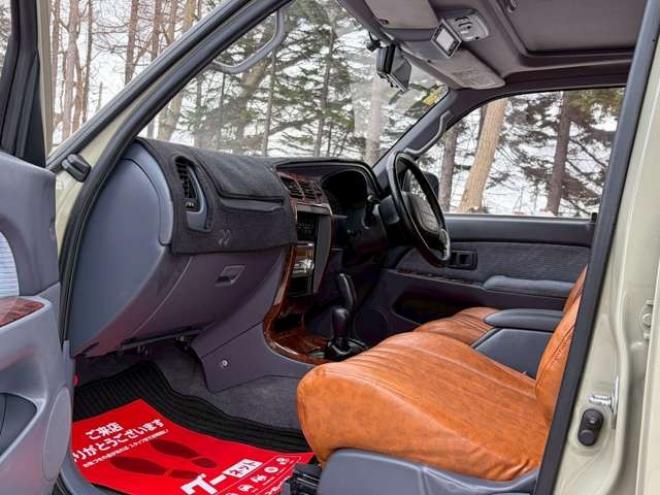 ハイラックスサーフ3.0 SSR-G ワイドボディ ディーゼルターボ 4WD　リフトアップ　全塗装済ベージュ　アルミホイール　メッキバンパー　サンルーフ　ETC　パワステ　パワーウィンドウ　ABS　キーレスエントリー　エアコン　寒冷地仕様 3000