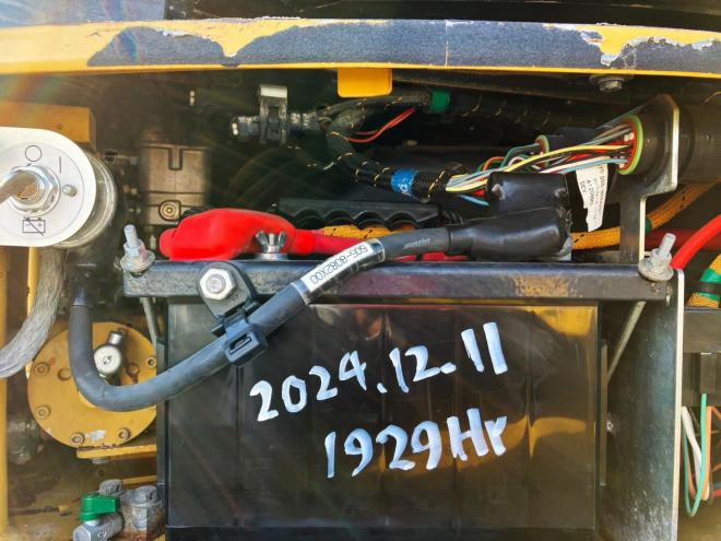 バックホーCAT　中古　305.5E2CR　クレーン仕様　建機