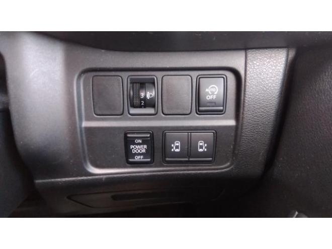 セレナX VセレクションⅡ　4WD 4WD 2000 5Dr