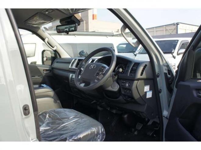 ハイエースバン2.8 スーパーGL ロング ディーゼルターボ 4WD　アースカラーPKG　アーバンカーキ　　両側パワースライドドア　デジタルインナーミラー　全方位カメラ　バックカメラ　寒冷地仕様　LEDヘッドライト　415コブラフラットベッドキット 登録済未使用車 2800