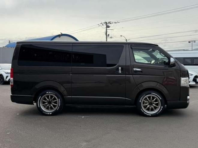 ハイエースバン2.8 スーパーGL 50TH アニバーサリー リミテッド ロングボディ ディーゼルターボ 4WD　415COBRA　CL-3 フロントリップスポイラー　ステージ2ルーフスポイラー　By2NEO　BADフェイスボンネット　ローフォルムフェンダー　ESSEX　ENCB　17インチブロンズホイール　ヨコハマパラダ　NEWパーツカスタム 2800