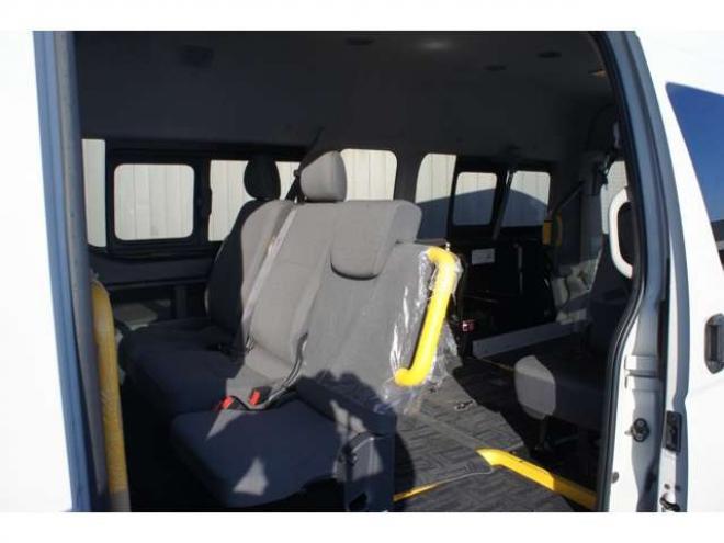 レジアスエース2.7 ウェルキャブ Bタイプ スーパーロング 4WD　ワンオーナー　純正メモリーナビTV　Bカメラ　車いす移動車　車いす2基固定装置付き　9人乗り　リア電動リフト　寒冷地仕様 福祉車両 2700