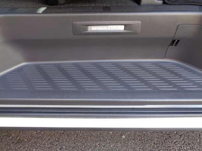 レジアスエース2.8 スーパーGL ダークプライムII ロングボディ ディーゼルターボ 4WD　ワンオーナー　TRDフロントスポイラー　TRD　TF7Aアルミホイール　両側パワースライドドア　リアヒーター　純正ナビ　フルセグ　Bluetooth　レーダーブレーキ　荷室ダウンライト　車線逸脱警報 2800