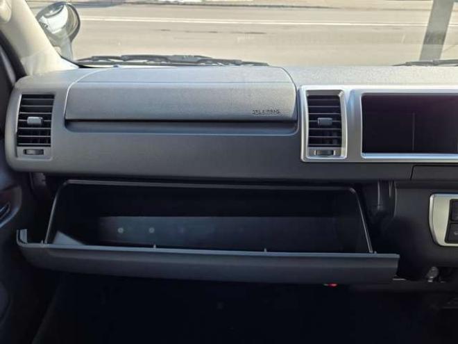 ハイエース2.7 グランドキャビン 4WD　寒冷地　10人乗り　スーパーロング　ワイドボディ　ハイルーフ　プッシュスタート　スマキー　パワスラ　リアヒーター&クーラー　ステアリングスイッチ　車線逸脱防止　衝突被害軽減　横滑り防止　電動格納ミラー 2700