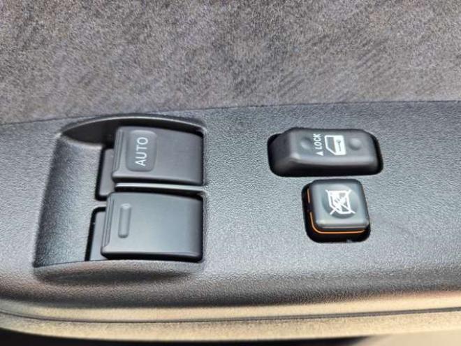 ハイエース2.7 グランドキャビン 4WD　寒冷地　10人乗り　スーパーロング　ワイドボディ　ハイルーフ　プッシュスタート　スマキー　パワスラ　リアヒーター&クーラー　ステアリングスイッチ　車線逸脱防止　衝突被害軽減　横滑り防止　電動格納ミラー 2700