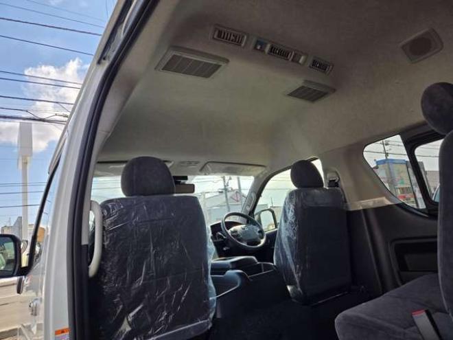 ハイエース2.7 グランドキャビン 4WD　寒冷地　10人乗り　スーパーロング　ワイドボディ　ハイルーフ　プッシュスタート　スマキー　パワスラ　リアヒーター&クーラー　ステアリングスイッチ　車線逸脱防止　衝突被害軽減　横滑り防止　電動格納ミラー 2700