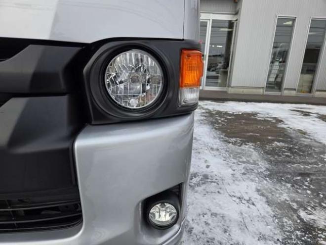 ハイエース2.7 GL ロング ミドルルーフ 4WD　寒冷地仕様　10人乗り　リアヒーター&クーラー　プッシュスタート　スマートキー　横滑り防止　オートライト　バックカメラ　純正ナビ　ワンセグTV　Bluetooth　CD/DVD　FM/AM　電動格納ミラー　ETC 2700