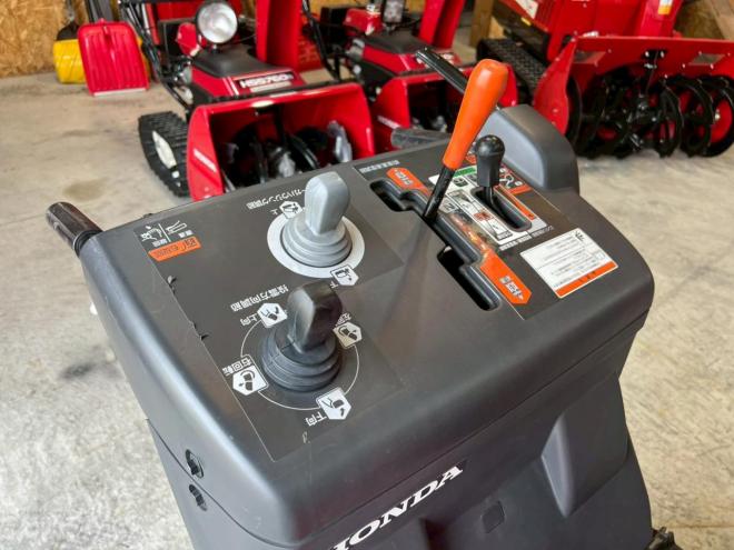 除雪機ホンダ　HSM1380i！ハイブリッド！左右旋回レバー！