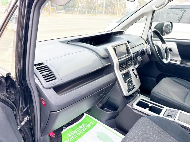 ヴォクシー2.0ZS 4WD　ローンが不安な方＜優遇ローン＞　本州仕入　モデリスタエアロ　ダブルサンルーフ　 4WD 2000 5Dr