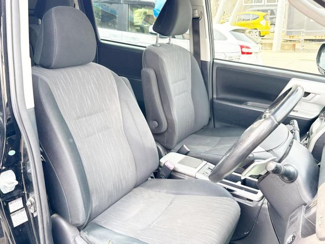 ヴォクシー2.0ZS 4WD　ローンが不安な方＜優遇ローン＞　本州仕入　モデリスタエアロ　ダブルサンルーフ　 4WD 2000 5Dr