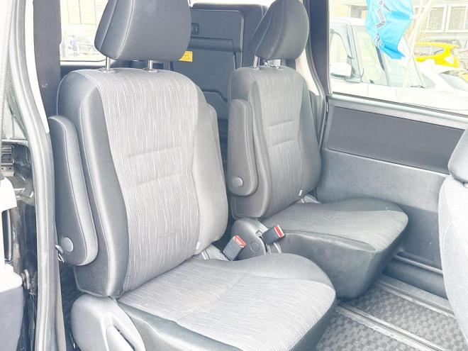 ヴォクシー2.0ZS 4WD　ローンが不安な方＜優遇ローン＞　本州仕入　モデリスタエアロ　ダブルサンルーフ　 4WD 2000 5Dr