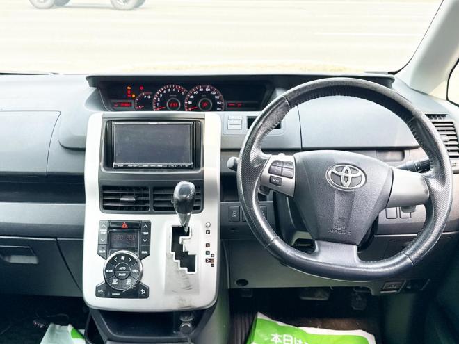 ヴォクシー2.0ZS 4WD　ローンが不安な方＜優遇ローン＞　本州仕入　モデリスタエアロ　ダブルサンルーフ　 4WD 2000 5Dr