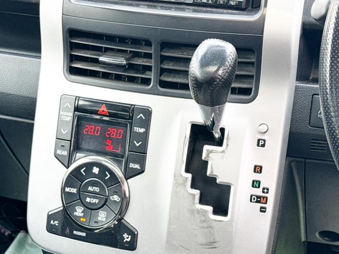 ヴォクシー2.0ZS 4WD　ローンが不安な方＜優遇ローン＞　本州仕入　モデリスタエアロ　ダブルサンルーフ　 4WD 2000 5Dr