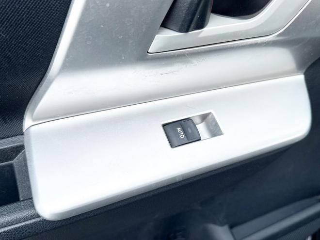 ヴォクシー2.0ZS 4WD　ローンが不安な方＜優遇ローン＞　本州仕入　モデリスタエアロ　ダブルサンルーフ　 4WD 2000 5Dr