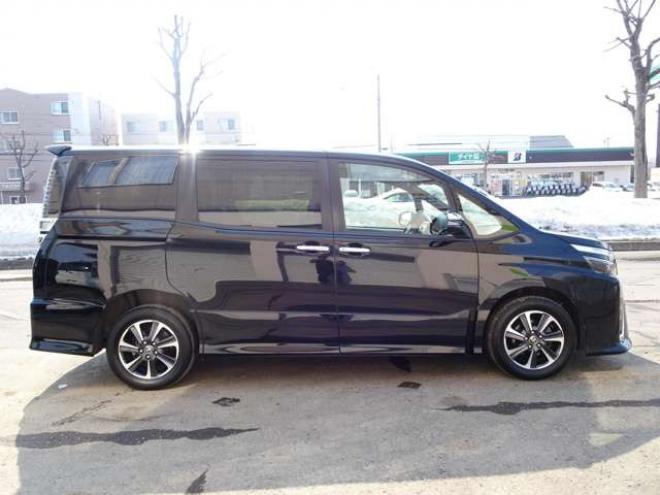 ヴォクシー2.0 ZS 煌III 4WD　本州車　保証1年/走行距離無制限　4WD　両側パワースライドドア　トヨタセーフティセンス　ALPINE製ナビ　地デジ　バックカメラ　Bluetooth接続　ハーフレザーシート　ビルトインETC　LEDヘッドライト　冬タイヤ付 2000