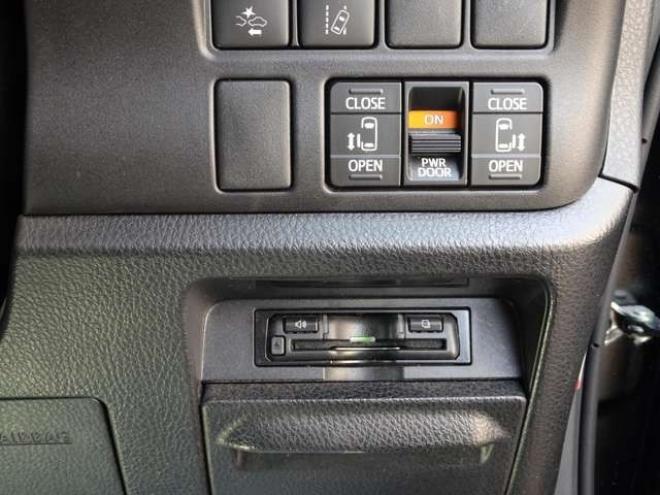 ヴォクシー2.0 ZS 煌III 4WD　本州車　保証1年/走行距離無制限　4WD　両側パワースライドドア　トヨタセーフティセンス　ALPINE製ナビ　地デジ　バックカメラ　Bluetooth接続　ハーフレザーシート　ビルトインETC　LEDヘッドライト　冬タイヤ付 2000