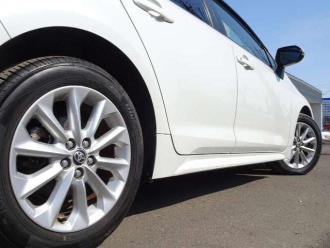 カローラツーリング　1.8 ハイブリッド S E-Four 4WD　本州仕入　ハイブリッド保証2年/走行距離無制限　4WD　トヨタセーフティセンス　9インチディスプレイオーディオ　地デジ　バックカメラ　前席シートヒーター　ステアリングヒーター　ブレーキホールド 1800