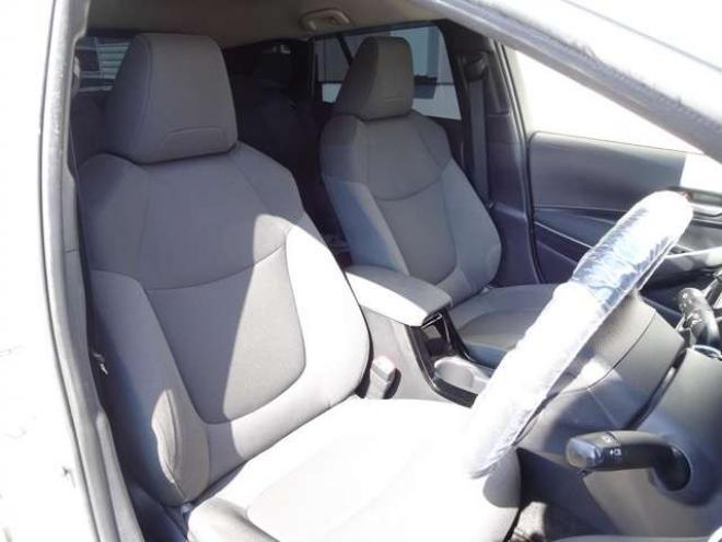 カローラツーリング　1.8 ハイブリッド S E-Four 4WD　本州仕入　ハイブリッド保証2年/走行距離無制限　4WD　トヨタセーフティセンス　9インチディスプレイオーディオ　地デジ　バックカメラ　前席シートヒーター　ステアリングヒーター　ブレーキホールド 1800