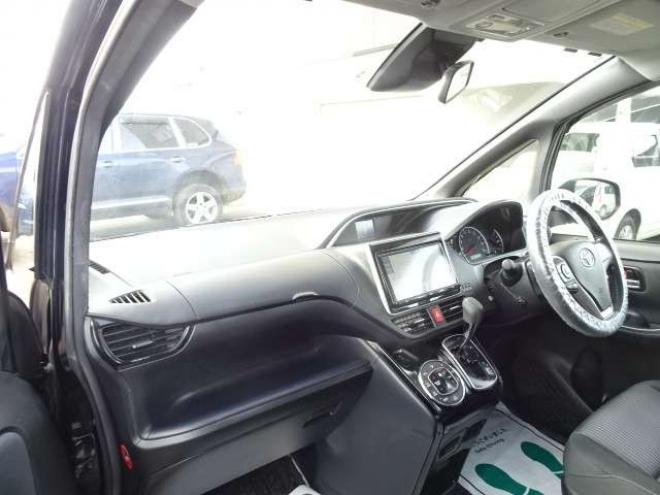 ヴォクシー2.0 ZS 煌II 4WD　本州車　保証付1年/走行距離無制限　4WD　ローダウン　両側パワースライドドア　純正9インチナビ　バックカメラ　ビルトインETC　社外18インチアルミホイール　アイドリングストップ　スマートキー　LEDヘッドライト 2000