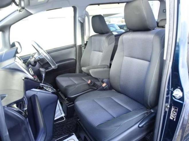 ヴォクシー2.0 ZS 煌II 4WD　本州車　保証付1年/走行距離無制限　4WD　ローダウン　両側パワースライドドア　純正9インチナビ　バックカメラ　ビルトインETC　社外18インチアルミホイール　アイドリングストップ　スマートキー　LEDヘッドライト 2000