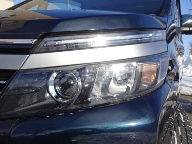 ヴォクシー2.0 ZS 煌II 4WD　本州車　保証付1年/走行距離無制限　4WD　ローダウン　両側パワースライドドア　純正9インチナビ　バックカメラ　ビルトインETC　社外18インチアルミホイール　アイドリングストップ　スマートキー　LEDヘッドライト 2000