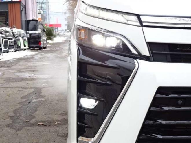 ヴォクシー2.0 ZS 煌II 4WD　本州車　保証1年/走行距離無制限　4WD　後期型　トヨタセーフティセンス　両側パワースライドドア　純正ナビ　地デジ　バックカメラ　LEDヘッドライト　ビルトインETC　クルーズコントロール 2000