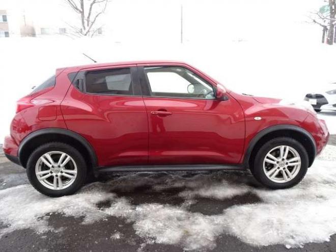 ジューク1.6 16GT FOUR タイプV 4WD　保証1年/走行距離無制限　切替4WD　純正ナビ　地デジ　バックカメラ　純正エンジンスターター　インテリジェントキー　プッシュスタート 1600