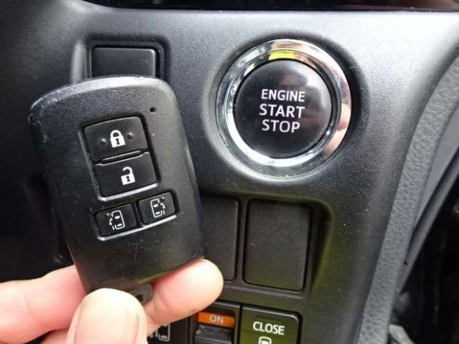 ノア2.0 Si 4WD　本州仕入　保証1年/走行距離無制限　4WD　ワンオーナー　セーフティセンス　両側パワースライドドア　ALPINE　ビッグX11型ナビ　地デジ　バックカメラ　11.4型フリップダウンモニター　ETC　LEDヘッドライト 2000