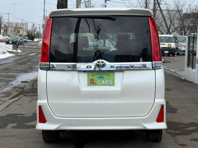 ヴォクシー2.0 ZS 4WD　本州車　保証1年/走行距離無制限　4WD　後期型　トヨタセーフティセンス　両側パワースライドドア　純正ナビ　地デジ　バックカメラ　8人乗り　社外テールレンズ　ビルトインETC　LEDヘッドライト 2000