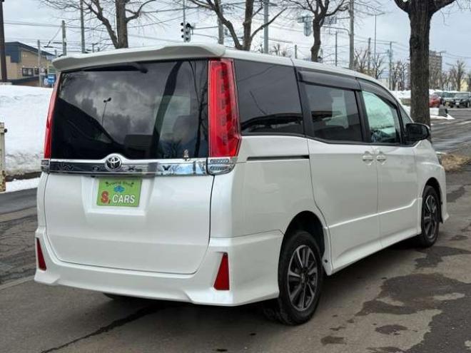 ヴォクシー2.0 ZS 4WD　本州車　保証1年/走行距離無制限　4WD　後期型　トヨタセーフティセンス　両側パワースライドドア　純正ナビ　地デジ　バックカメラ　8人乗り　社外テールレンズ　ビルトインETC　LEDヘッドライト 2000