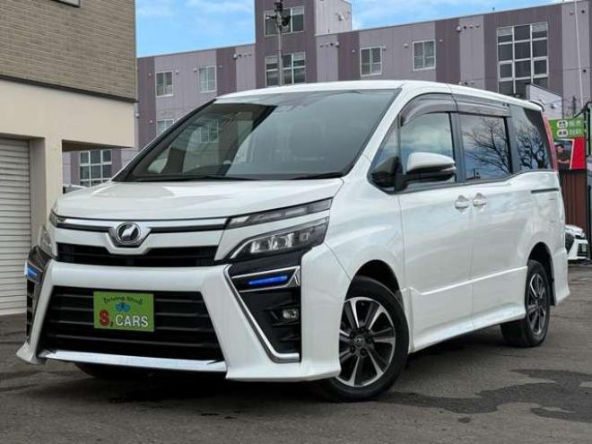 ヴォクシー2.0 ZS 4WD　本州車　保証1年/走行距離無制限　4WD　後期型　トヨタセーフティセンス　両側パワースライドドア　純正ナビ　地デジ　バックカメラ　8人乗り　社外テールレンズ　ビルトインETC　LEDヘッドライト 2000