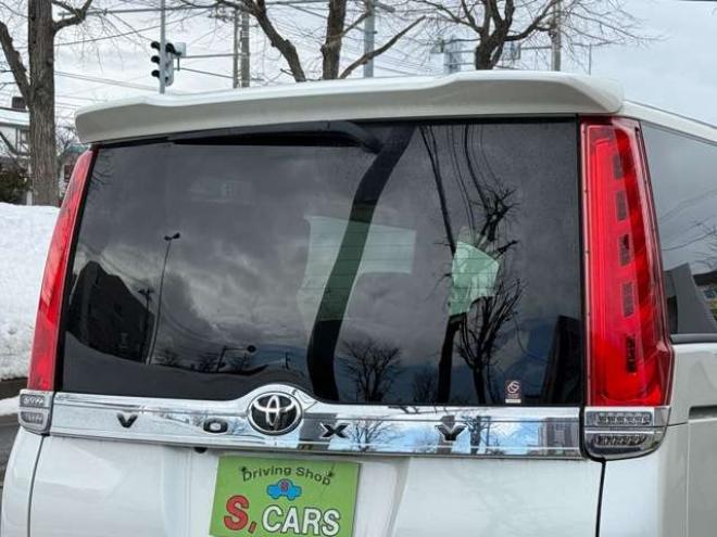 ヴォクシー2.0 ZS 4WD　本州車　保証1年/走行距離無制限　4WD　後期型　トヨタセーフティセンス　両側パワースライドドア　純正ナビ　地デジ　バックカメラ　8人乗り　社外テールレンズ　ビルトインETC　LEDヘッドライト 2000