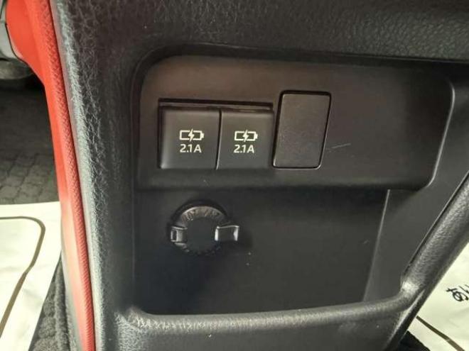 ヴォクシー2.0 ZS 4WD　本州車　保証1年/走行距離無制限　4WD　後期型　トヨタセーフティセンス　両側パワースライドドア　純正ナビ　地デジ　バックカメラ　8人乗り　社外テールレンズ　ビルトインETC　LEDヘッドライト 2000