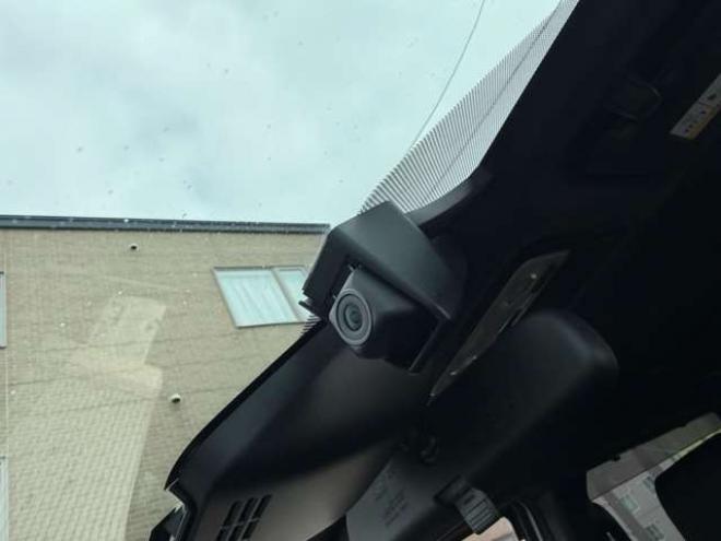 ヴォクシー2.0 ZS 4WD　本州車　保証1年/走行距離無制限　4WD　後期型　トヨタセーフティセンス　両側パワースライドドア　純正ナビ　地デジ　バックカメラ　8人乗り　社外テールレンズ　ビルトインETC　LEDヘッドライト 2000