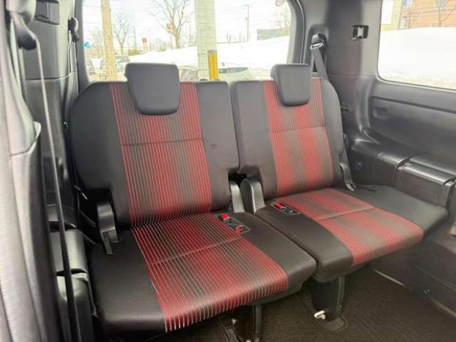 ヴォクシー2.0 ZS 4WD　本州車　保証1年/走行距離無制限　4WD　後期型　トヨタセーフティセンス　両側パワースライドドア　純正ナビ　地デジ　バックカメラ　8人乗り　社外テールレンズ　ビルトインETC　LEDヘッドライト 2000