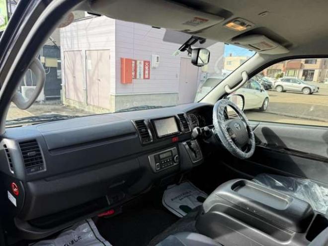 ハイエースバン3.0 スーパーGL ダークプライム ロングボディ ディーゼルターボ 4WD　本州車　4WD　3.0ディーゼルターボ　ダークプライム　新品タイミングベルト/ウォーターポンプ交換込　DELF&NASCARホワイトレタータイヤ　バックカメラ　本革巻黒木目ハンドル　メッキグリル　LEDヘッドライト ETC 3000