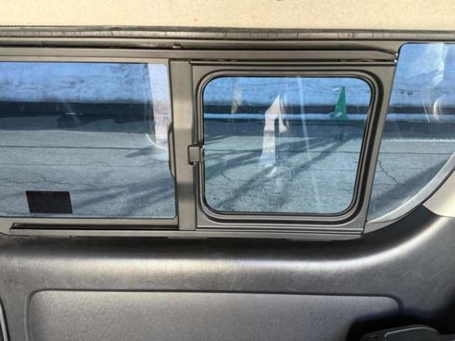 ハイエースバン3.0 スーパーGL ダークプライム ロングボディ ディーゼルターボ 4WD　本州車　4WD　3.0ディーゼルターボ　ダークプライム　新品タイミングベルト/ウォーターポンプ交換込　DELF&NASCARホワイトレタータイヤ　バックカメラ　本革巻黒木目ハンドル　メッキグリル　LEDヘッドライト ETC 3000